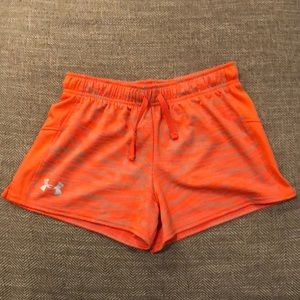 Girls Under Armour shorts size: Youth Large